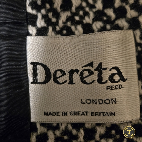 Elegant Black and White Women's Coat With Genuine Fur Collar - Picture 4 of 5